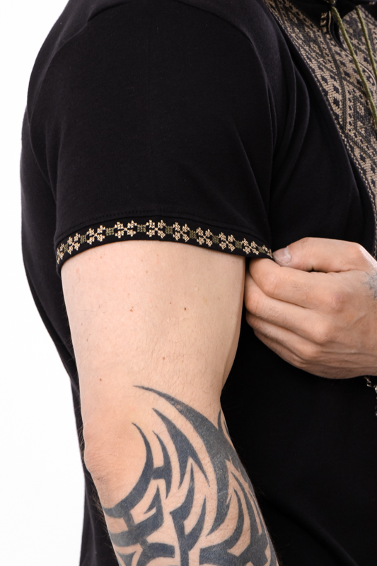 Вишиванка чоловіча з коротким рукавом